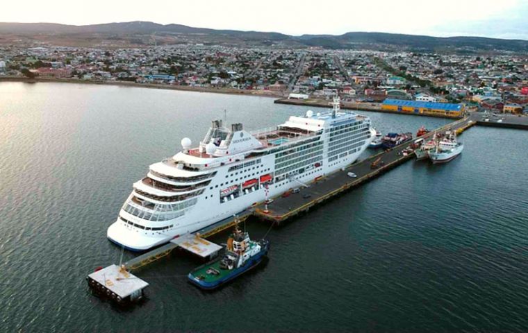 The cruise season took off in Punta Arenas on November first 2021 with the French flagged adventure vessel “Le Commandant Charcot”