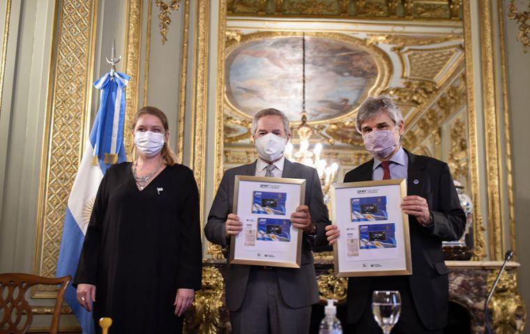 Vanesa Piesciorovski, president of the Argentine Post Office, Deputy minister Pablo Tettamanti and Guillermo Carmona head of the Malvinas, Antarctica and South Atlantic Special Desk 