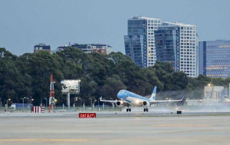 Up until 2010, only an air shuttle to Montevideo was available from the Argentine capital's metropolitan air terminal.