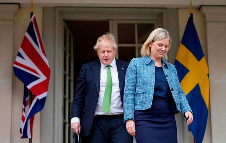 In a brief tour PM Johnson met first Swedish Prime Minister Magdalena Andersson and then Finnish President Sauli Niinistö in Helsinki. 
