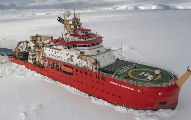 Le RRS Sir David Attenborough termine ses essais dans les glaces lors de son voyage inaugural en Antarctique