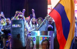 Petro summed up his campaign in a crowded Plaza de Bolivar, in Bogotá, during which he insisted on the need for change