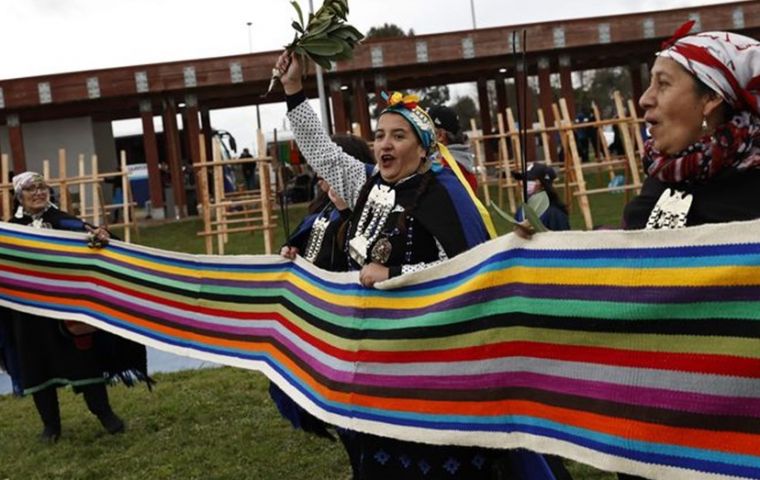 Mapuche weavers from different parts of Chile and also from Argentina took part in the project