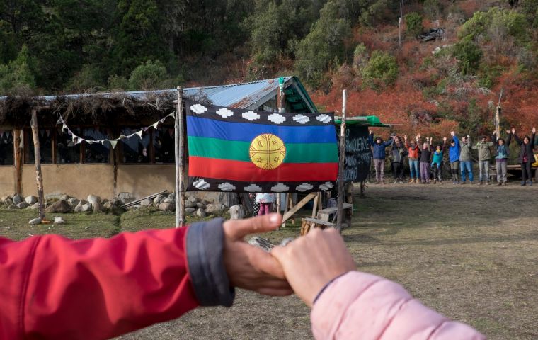 A court decision to hand over the Army's Military Mounting School to Mapuche groups claiming ancestral rights is now up for review by the National Supreme Court
