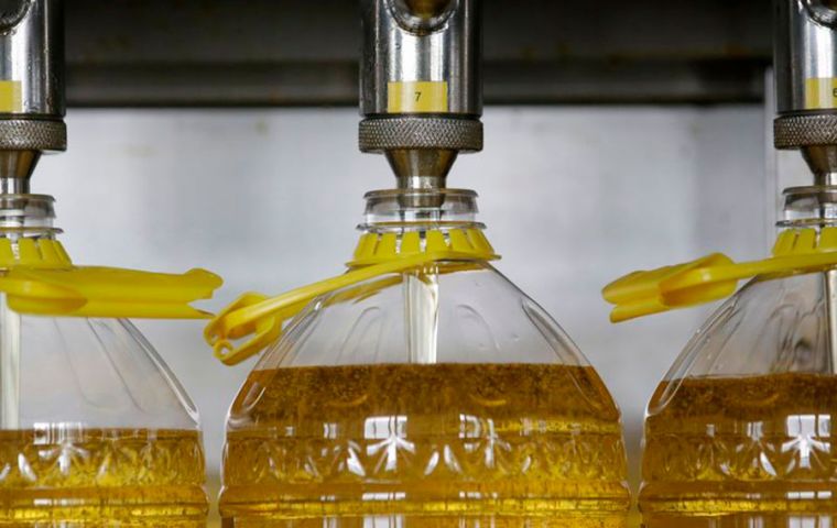 Demand for edible oils in 2021/22 marketing year beginning last September is set to drop 8.45% from a year ago to 39.02 million tons, the first decline this century