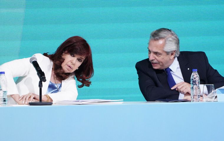CFK suggested the President “take care of the dollars” and avoid an “import festival.”