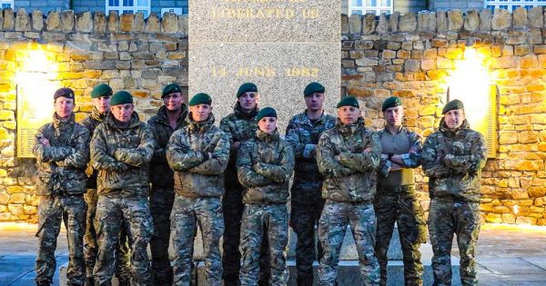 Falklands: Royal Marines repeat the famous 90km yomp from San Carlos to Stanley in an impressive time - Vimarsana News