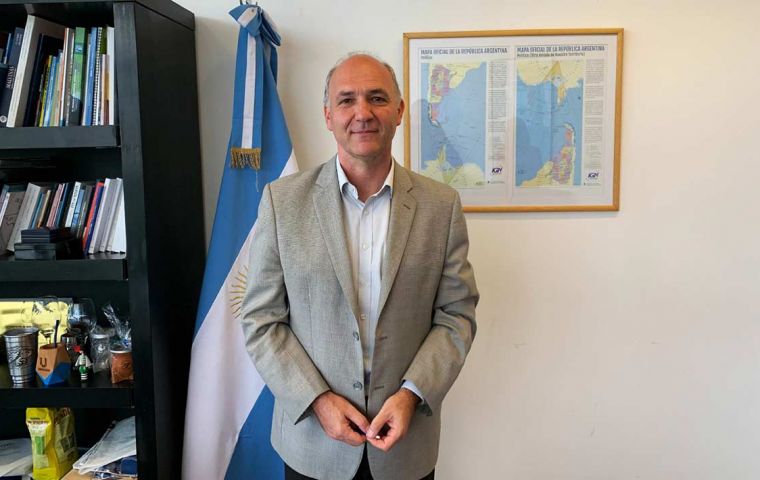 Carmona said that there are still pending issues with the UK referred to “migration restrictions and the permanence of Argentine citizens in the Islands” (Pic M. Kennard/DCUK)