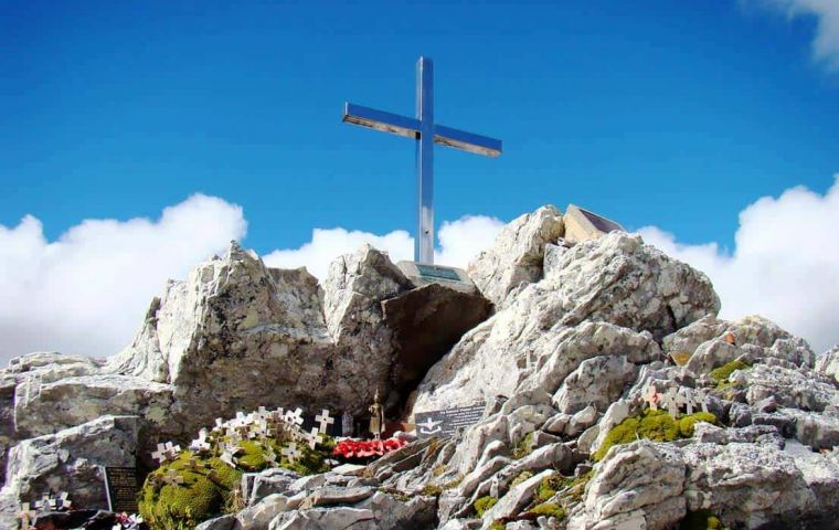 Cross at Mount Tumbledown, remainder of the fierce fighting