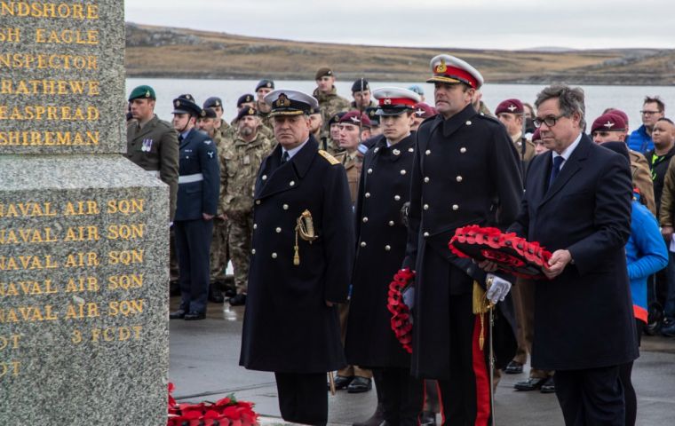 Minister Quin and Royal Marines Commandant Lt Gen Robert Magowan at the Liberation Memorial with wreaths