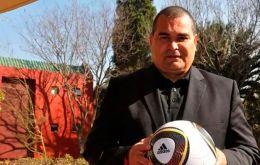 If he wins, “the economy will migrate towards digital,” Chilavert explained 