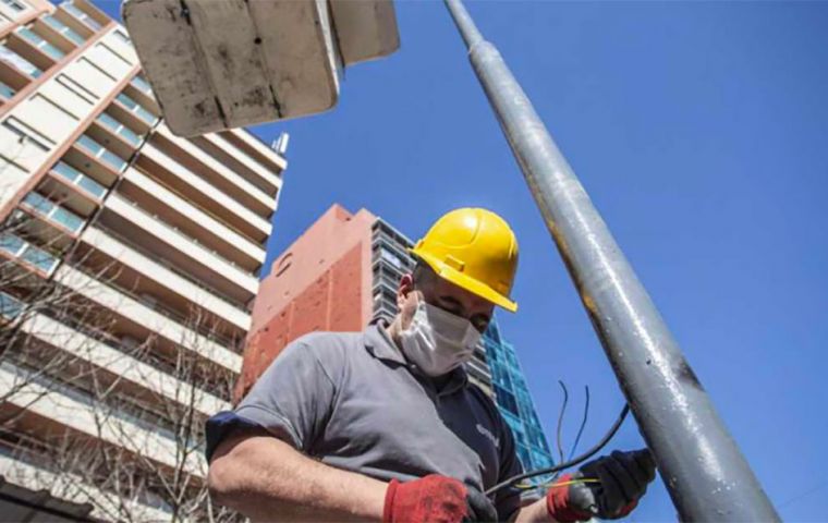 Despite an increasing need for technological expertise, job openings for skilled people in Argentina are shrinking while blue-collar opportunities are on the rise