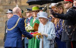 The Queen was welcomed with the Royal Salute before chatting with members of all three branches of the military during the service.