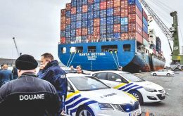 Belgian customs intercepted a container with rice from Paraguay, (and cocaine)  on 12 June and informed the Dutch police