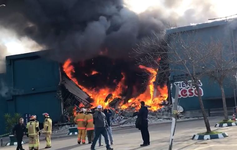 The fire that started early Saturday morning in a bakery worsened Sunday morning causing structural damage