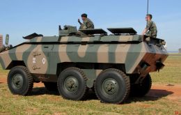 In 2019 a delegation of the Uruguayan Army visited the 22nd Self-Propelled Field Artillery Group of the Brazilian Army in Uruguaiana to see the equipment