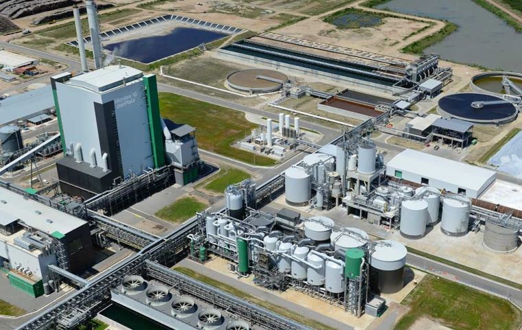 Chilean companies have invested heavily in Uruguay, Arauco and its Montes del Plata pulp plant, Enjoy, (casinos and hotel), and Sodimac (the Chilean version of Home Depot)
