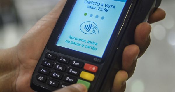 Vendas no varejo caem no Brasil, mas uso de cartões de crédito aumenta – MercoPress