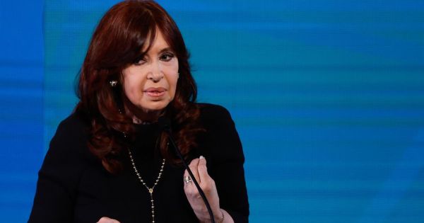 Prosecutor's Office requests 12 years in prison for Cristina Fernández de Kirchner - Vimarsana News
