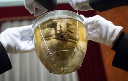 The heart, which lies preserved in a flask filled with formaldehyde, was flown on board a military plane from Portugal