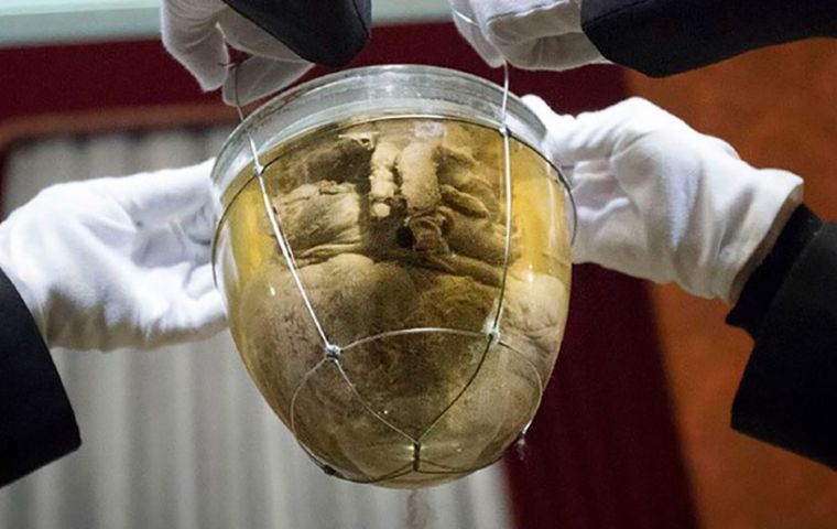 The heart, which lies preserved in a flask filled with formaldehyde, was flown on board a military plane from Portugal