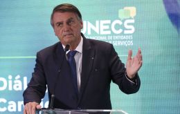 Bolsonaro promised to solve the problems of the entrepreneurs “by taking the State off your backs,” 