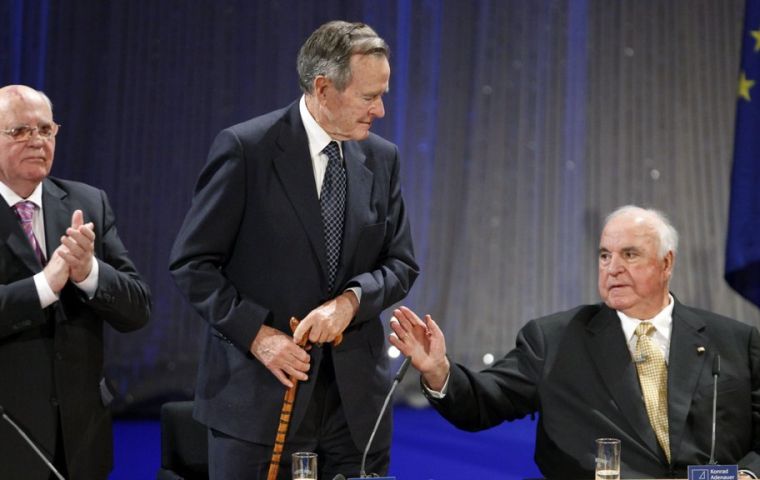 Gorbachev, ex German chancellor Helmut Kohl and former US president George Bush