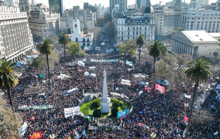 “I am pleased that the Argentine community is filling the squares today,” President Fernández said