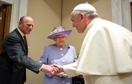 The Pope greets HM Queen Elizabeth and the Duke of Edinburgh in 2021 at the Vatican 