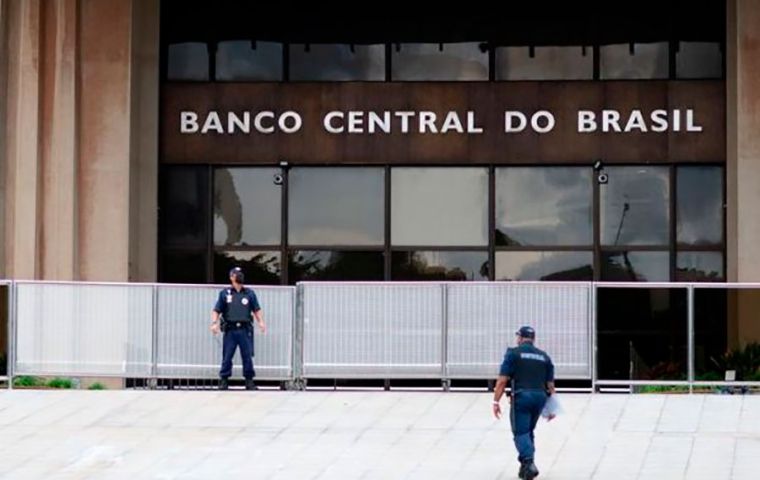 Eight month inflation in Brazil has risen to 4,29% while in the last twelve months has climbed to 8,73%