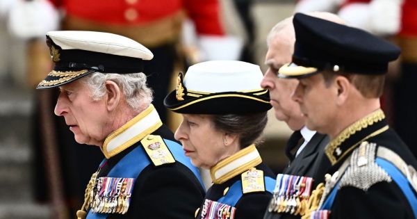 Princess Anne thanks Royal Navy personnel involved in the Queen's funeral - Vimarsana News