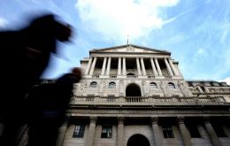 Inflation in UK dipped slightly in August but at 9,9% in the last twelve months remained well above the bank’s 2% target