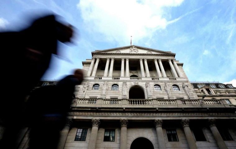 Inflation in UK dipped slightly in August but at 9,9% in the last twelve months remained well above the bank’s 2% target