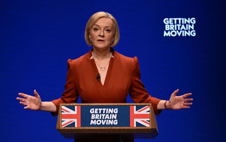 Prime Minister Liz Truss insisted to Conservatives she was “determined to get us through the tempest”.