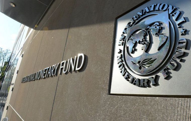 The Argentine Government expects another US$ 5.8 billion from the IMF soon