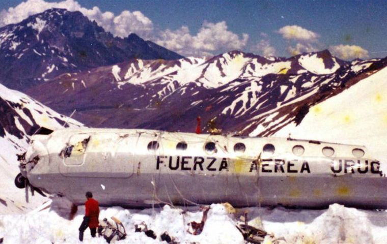 Some of the survivors of Uruguayan Air Force flight 591 such as Gustavo Zerbino, Fernando Parrado, Eduardo Strauch, and Roberto Canessa attended the event 