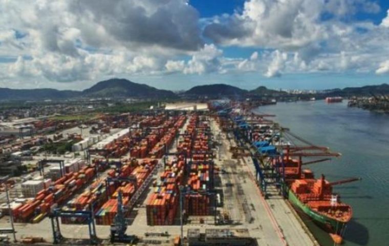 To have an idea of the magnitude of the capacity increase in context, the Port of Santos has a total capacity of 5.3 million TEU