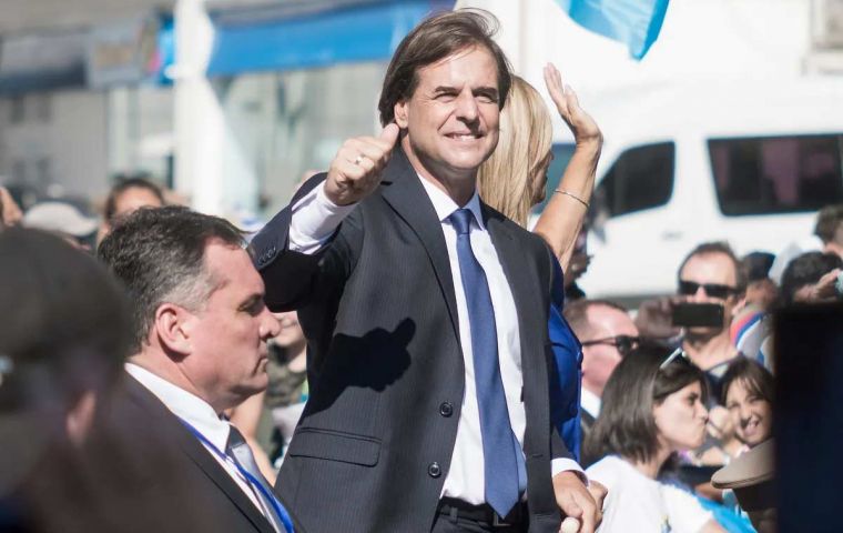 The survey detected a steady drop in Lacalle's approval since November 2021