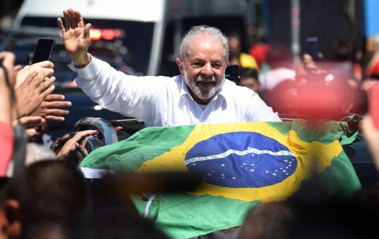 Lula assured that he will fight deforestation because the planet needs a living Amazon. Photo: AFP