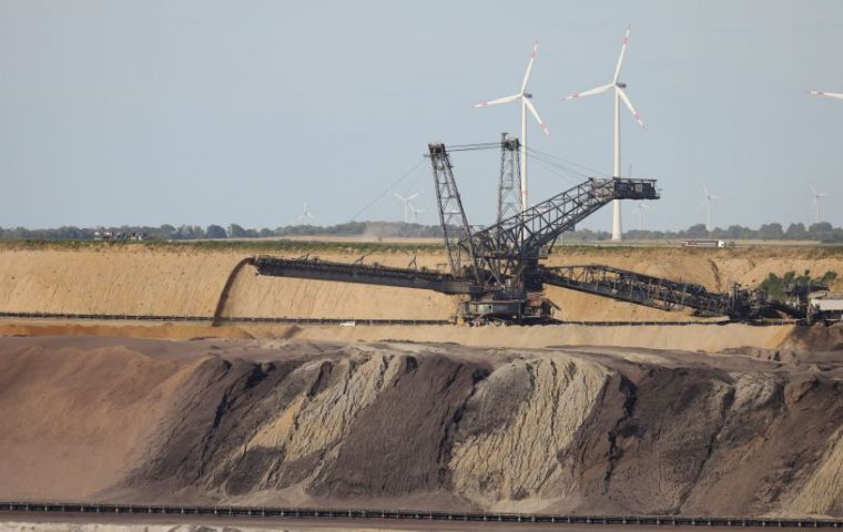“The three lignite units each have a capacity of 300 megawatts (MW). With their deployment, they contribute to strengthening the security of supply in Germany”