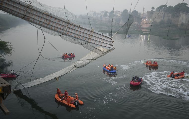 When the bridge was run by Morbi's City Hall, it had a cap of 20 people at any given time. Photo: Ajit Solanki / AP