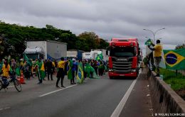 Bolsonarist protesters keep disregarding the President's plea. Photo: AFP