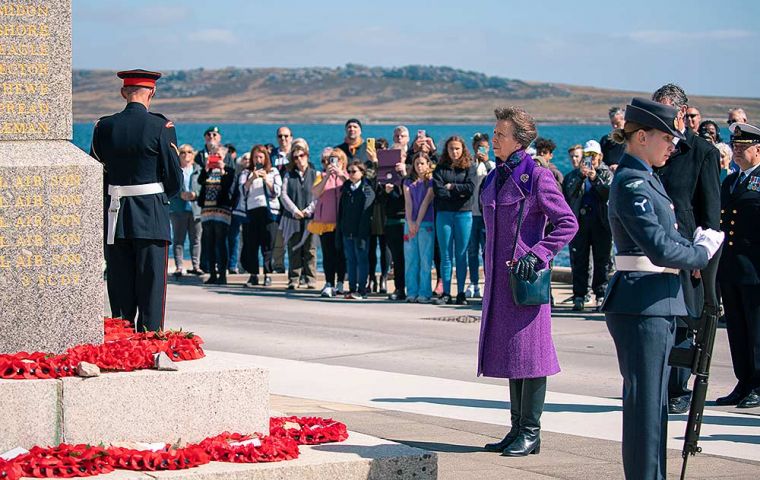 Princess lays a floral wreath at the Liberation Memorial