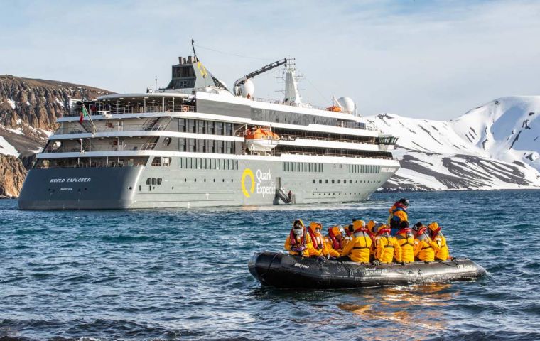 World Explorer is a Portuguese cruise liner which specializes in Antarctica tours and operates from Ushuaia in Tierra del Fuego, according to Argentine sources .