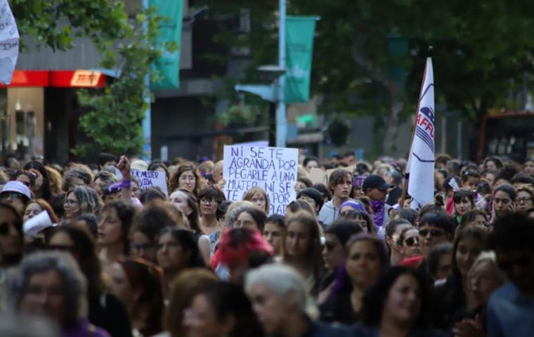 In Montevideo, three large demonstrations were held, all of which took place along the most important avenue of the Uruguayan capital. Photo: FocoUy