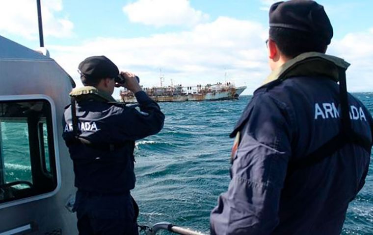Chilean Navy is keeping track of the expected 200 vessels crossing the Magellan Strait 