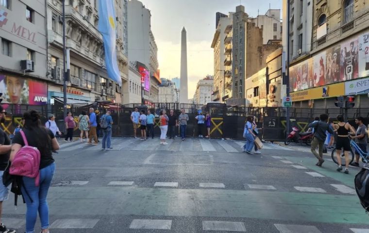 Given the fences around the obelisk, fans in Buenos Aires are on alert regarding their celebration plans in case Argentina win the World Cup next Sunday