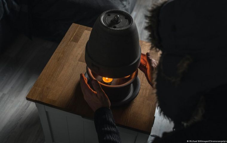So far, nearly 3,500 warm banks, dedicated places where people can access free heating, often with warm tea and sometimes free Wi-Fi, have sprung up.