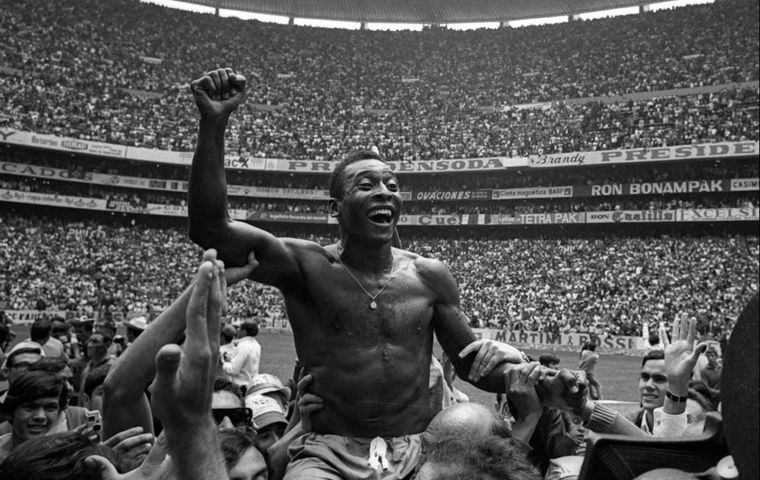 Pelé is to be buried in Santos, where his heart has stayed since he moved from Minas Gerais