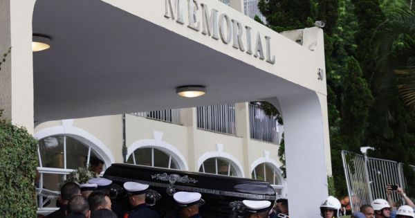 Pelé laid to rest after procession through streets of Santos - Vimarsana News